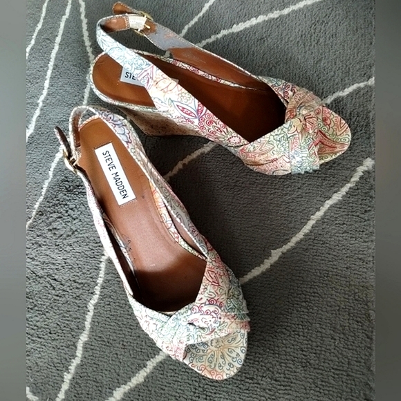 Steve Madden "Crest" Floral Paisley Peep Toe Cork Wede Sandals - Picture 3 of 16